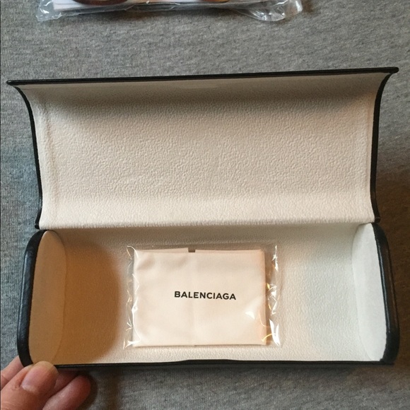 NEW Balenciaga Cat Eye Sunglasses - Picture 6 of 6